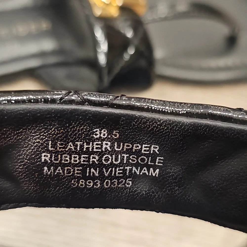 KURT GEIGER LONDON Black Thong Sandals Padlock & Quilted Strap Design Flip Flops - Picture 7 of 7
